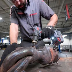 Máy vặn vít pin kiểm soát lực